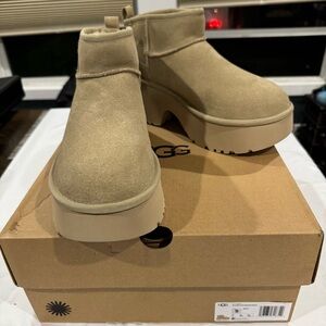 UGG Classic Ultra Mini New Heights Suede platform ankle boots, women’s sz 9
